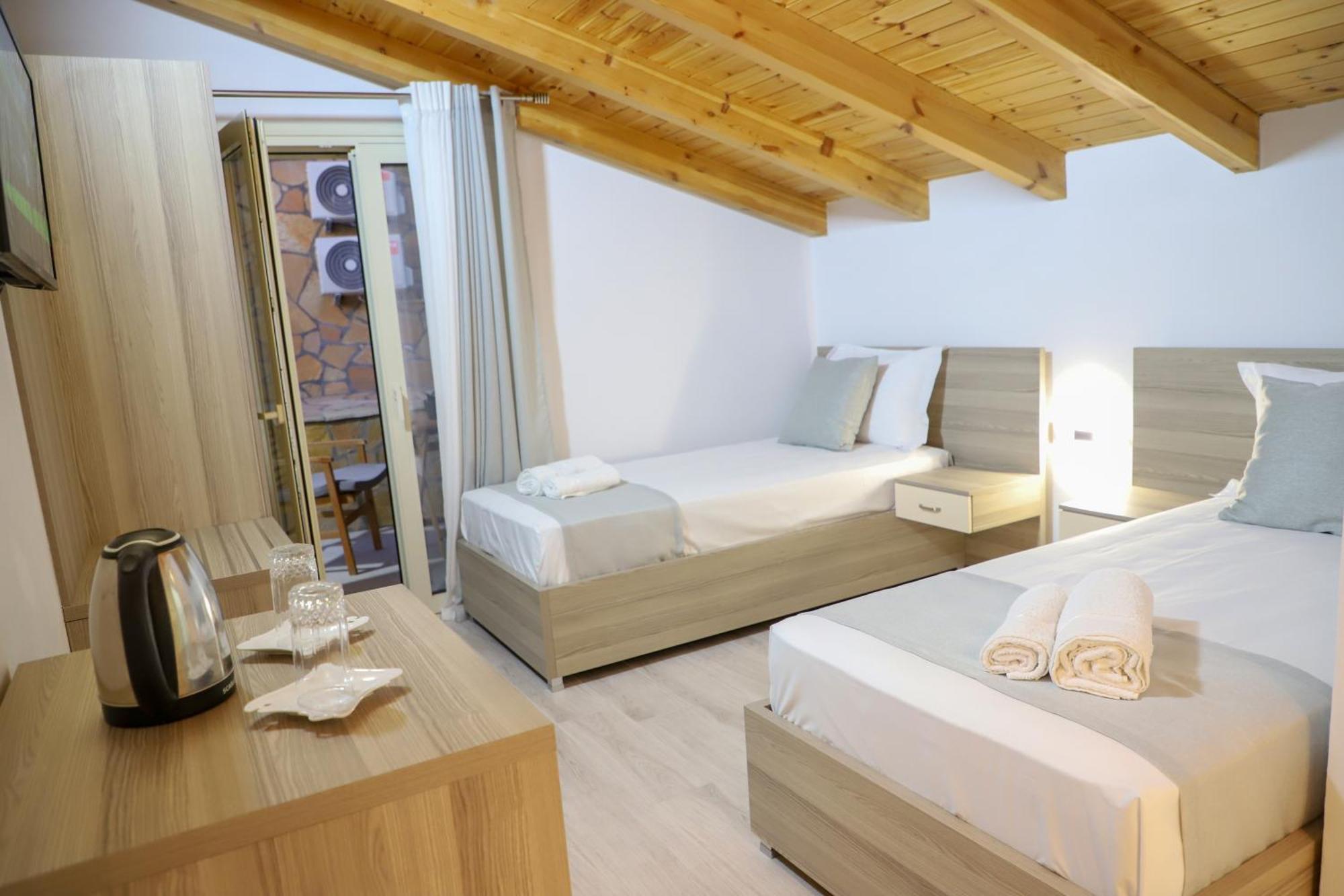 Guesthouse Kazazi Berat Buitenkant foto